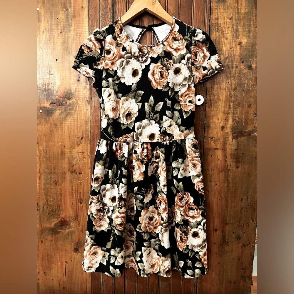 Soprano Black and Floral Dress Size Medium